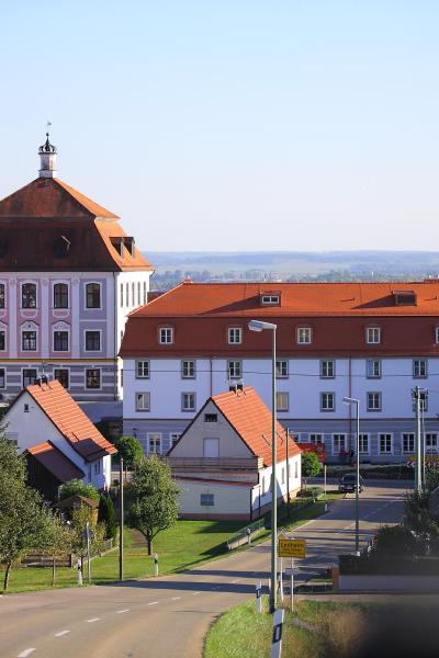 01 20151001 0456 Schloss Leitheim Jpg